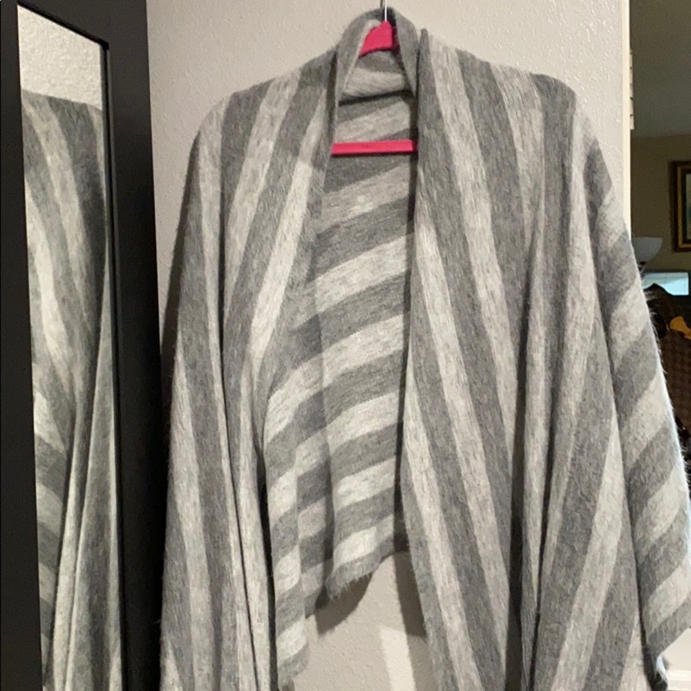 Grey scarf - Picture 2 of 3